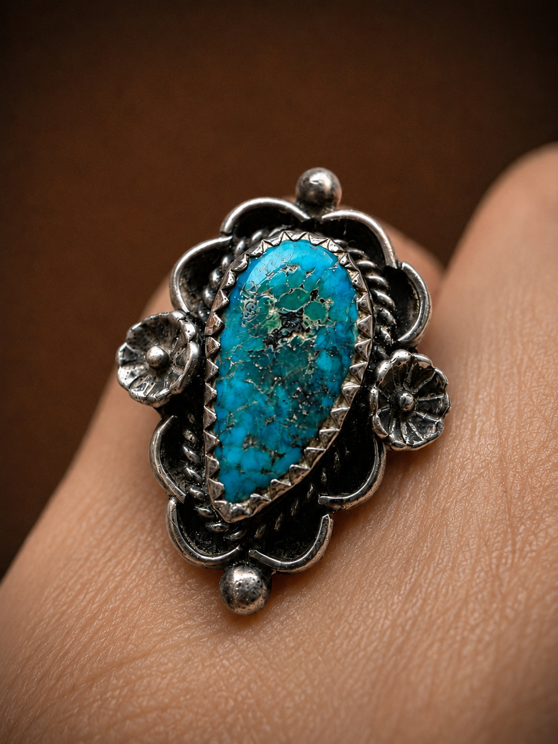 Vintage 1970s Navajo Sterling Silver Pyrite Matrix Turquoise Scalloped Blossom Statement Ring