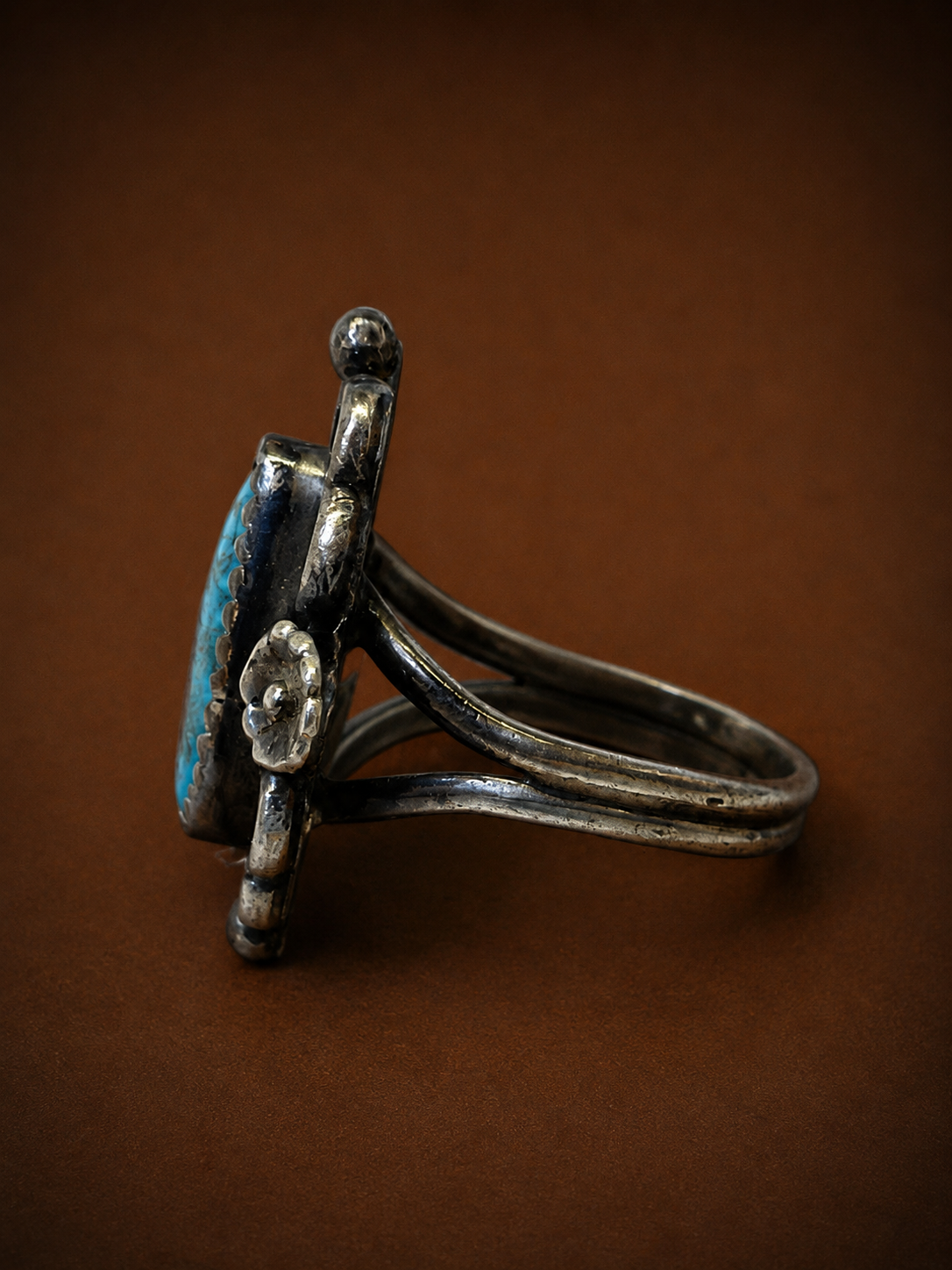 Vintage 1970s Navajo Sterling Silver Pyrite Matrix Turquoise Scalloped Blossom Statement Ring